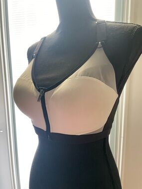 Victoria Secret Sport Front-Zip Sports Bra in White, gray and Black